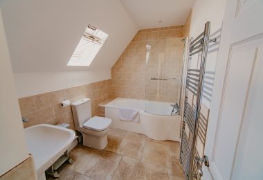 Dairymans Cottage Tapnell Farm bathroom scaled