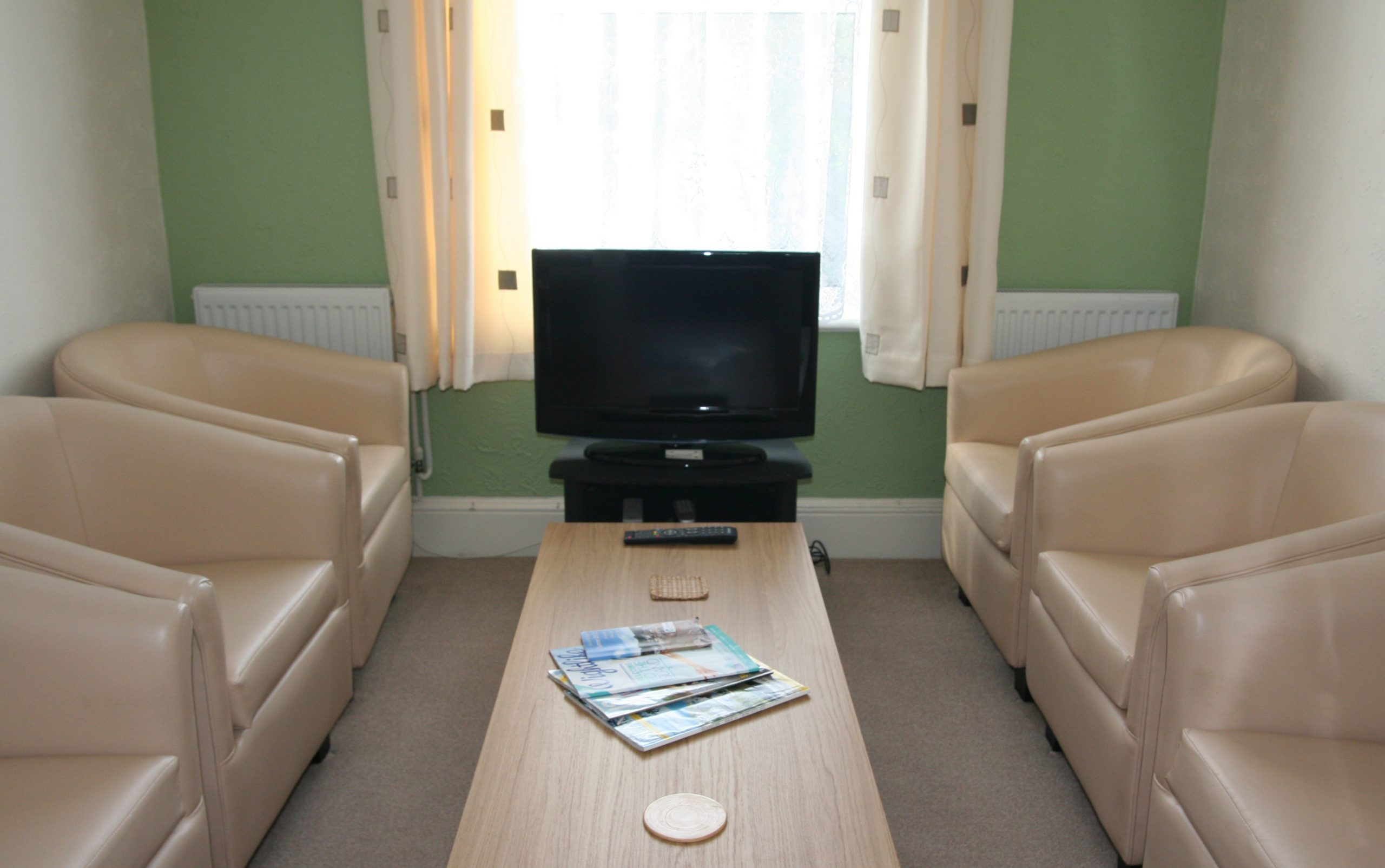 Room TV lounge First Floor Swiss Cottage 2020 scaled